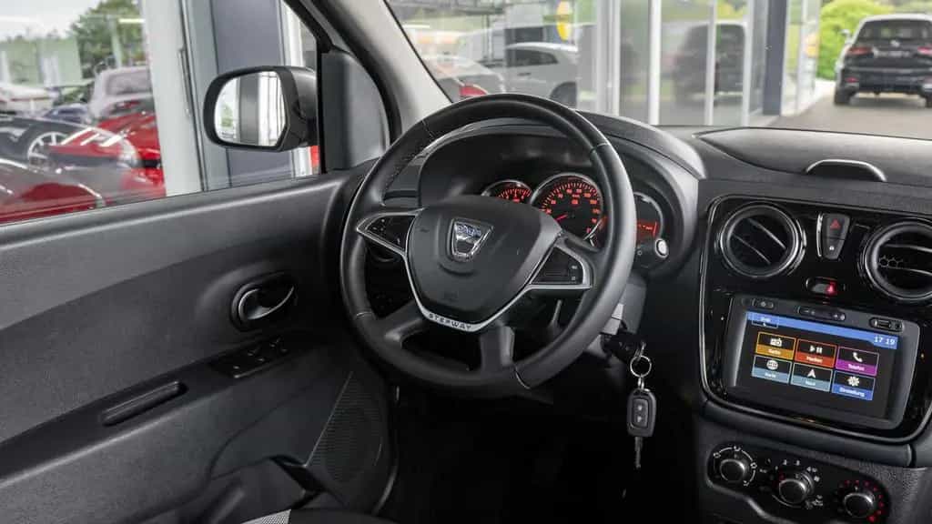Dacia Lodgy STEPWAY PLUS *1HAND*7SITZER*AHK*KAM*NAVI* 11/2020-photo-27