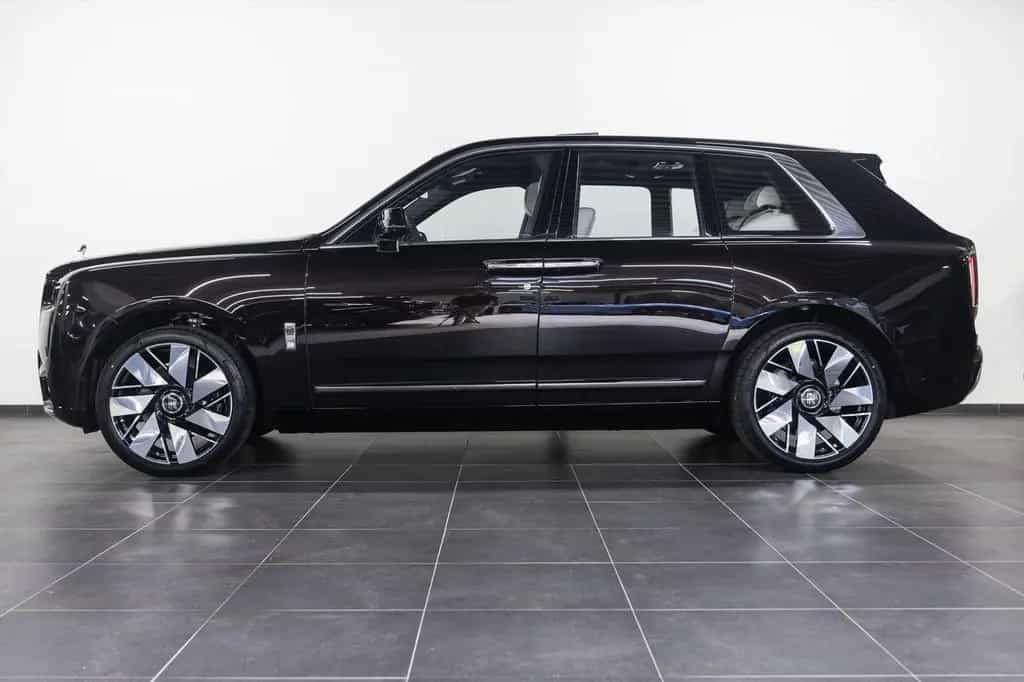 Rolls-Royce Cullinan Series II null-photo-1