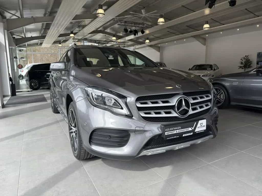 Mercedes-Benz GLA 200 AMG Line LED*360KAMERA*PANORAMA*NAVI*2HD 02/2018-photo-1