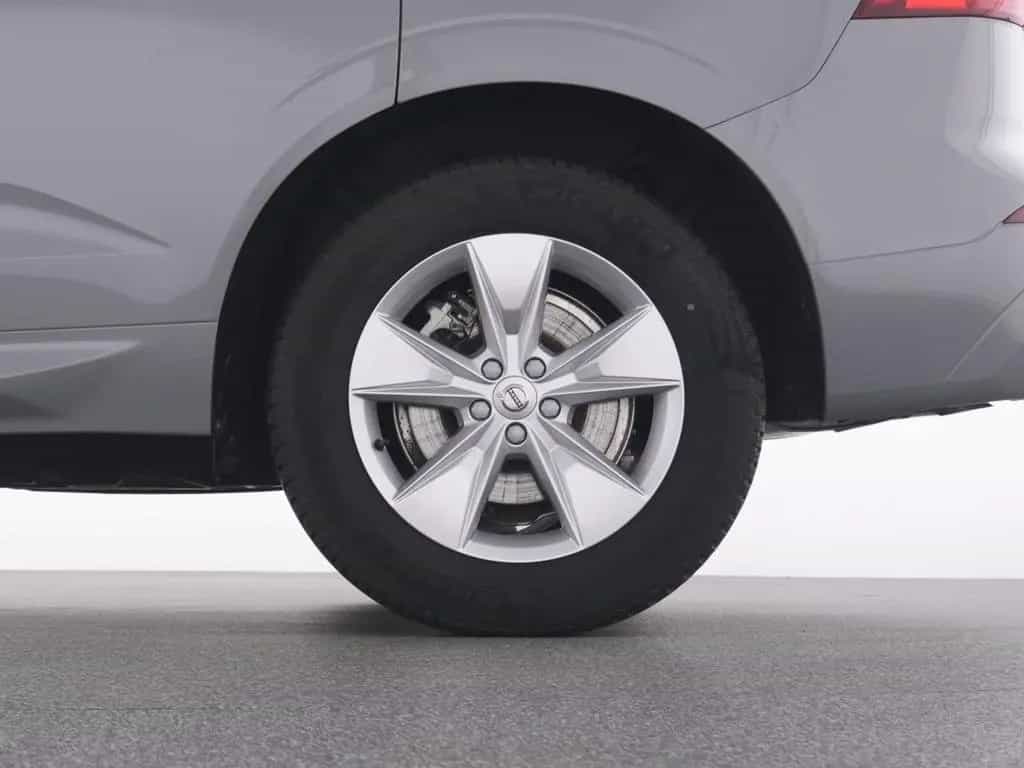 Volvo XC60 B4 CORE AHK+WINTERPAK+KAMERA+NAVI+LM18 04/2024-photo-19