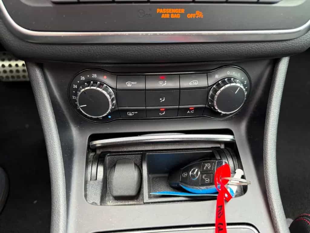 Mercedes-Benz GLA 200 AMG Line=Automatik-Schiebedach-SHZ= 11/2019-photo-27