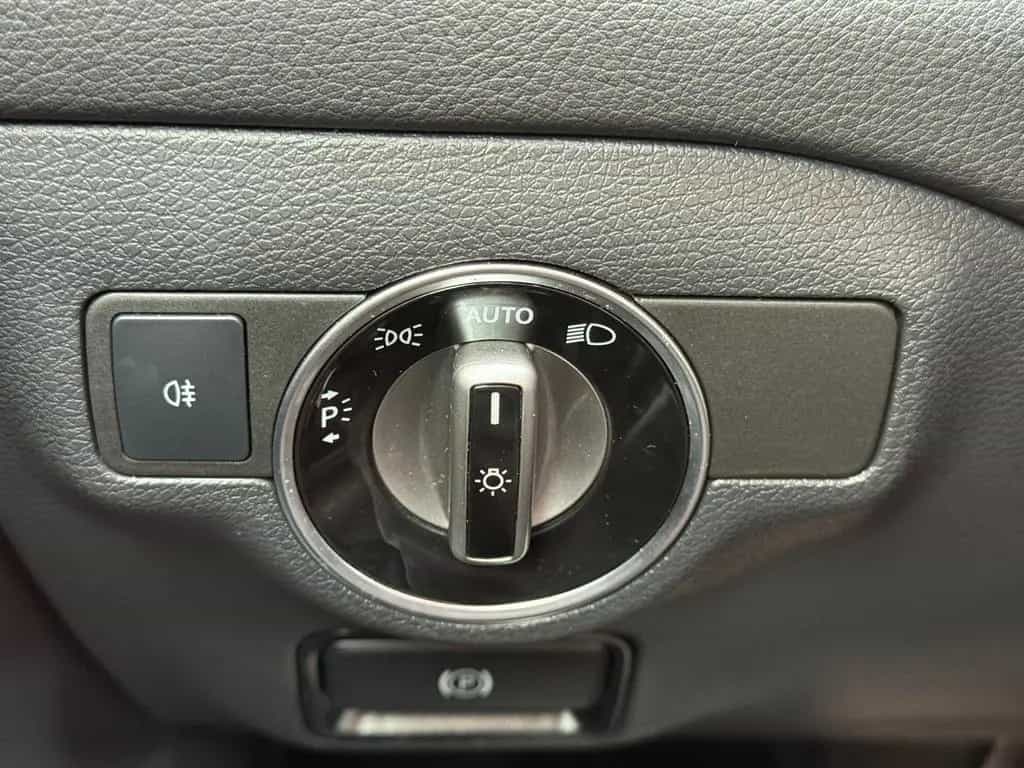 Mercedes-Benz GLA 200 AMG Line=Automatik-Schiebedach-SHZ= 11/2019-photo-29