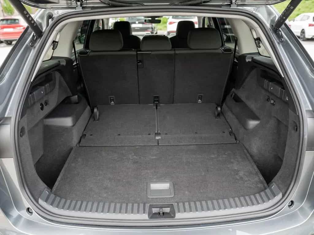 Skoda Kodiaq SELECTION 2.0 TSI DSG 4X4 AHK Kam. Navi 06/2025-photo-26