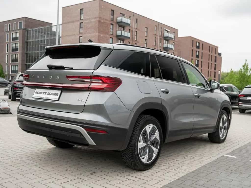 Skoda Kodiaq SELECTION 2.0 TSI DSG 4X4 AHK Kam. Navi 06/2025-photo-3