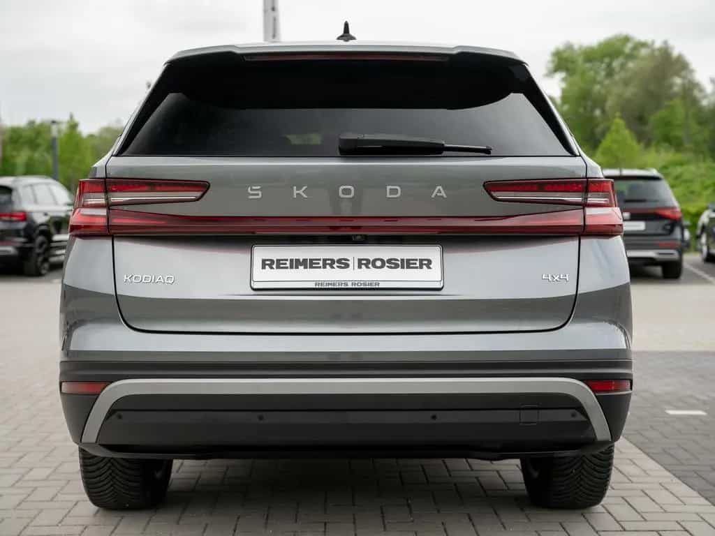 Skoda Kodiaq SELECTION 2.0 TSI DSG 4X4 AHK Kam. Navi 06/2025-photo-4