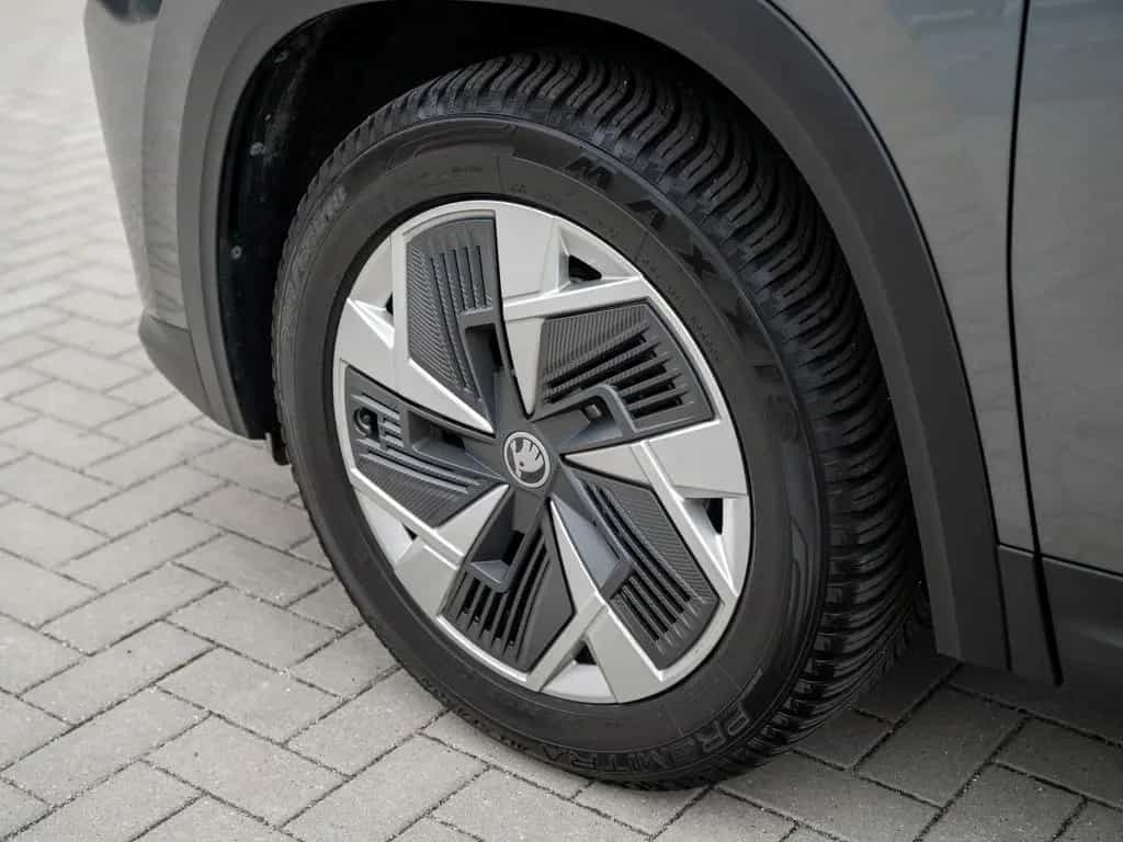Skoda Kodiaq SELECTION 2.0 TSI DSG 4X4 AHK Kam. Navi 06/2025-photo-5
