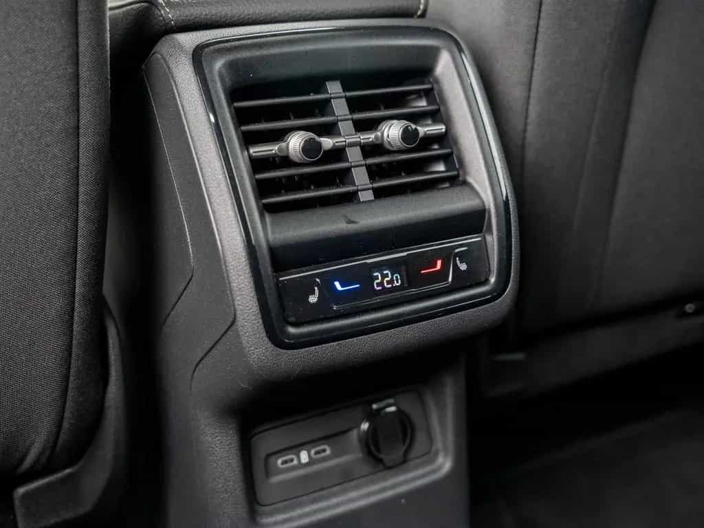 Skoda Kodiaq SELECTION 2.0 TSI DSG 4X4 AHK Kam. Navi 06/2025-photo-8