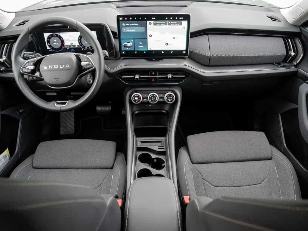 Skoda Kodiaq SELECTION 2.0 TSI DSG 4X4 AHK Kam. Navi 06/2025-photo-9