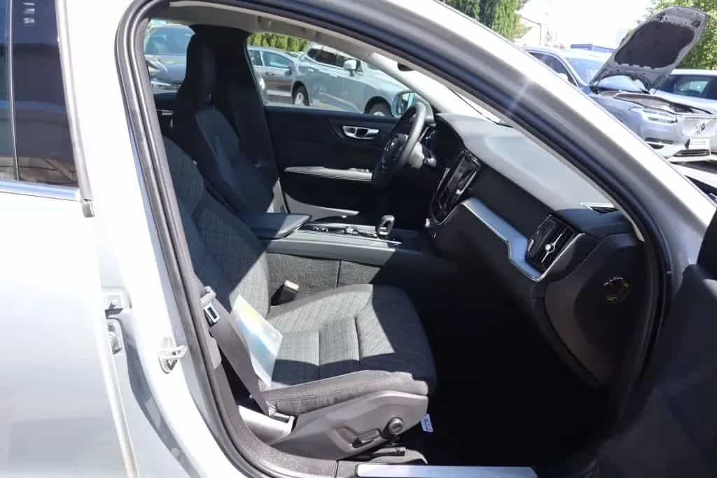 Volvo V60 B4 D Core|NAVIGATION|AHK|R-CAM|SHZG V+H| 07/2024-photo-13