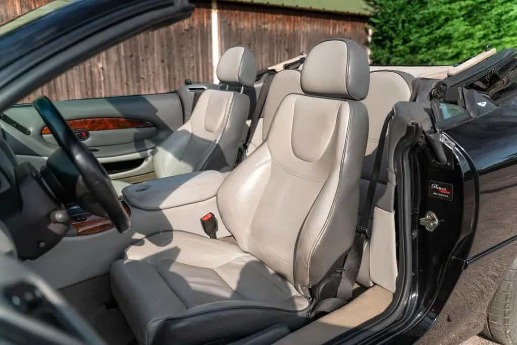 Aston Martin DB7 Vantage Volante 10/2000-photo-19