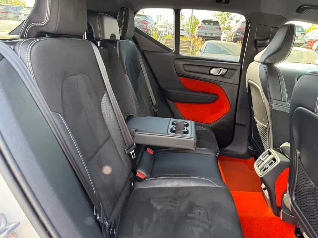 Volvo XC40 2.0 AWD R-Design AHK LED KLIMA PDC KESSY 05/2018-photo-13
