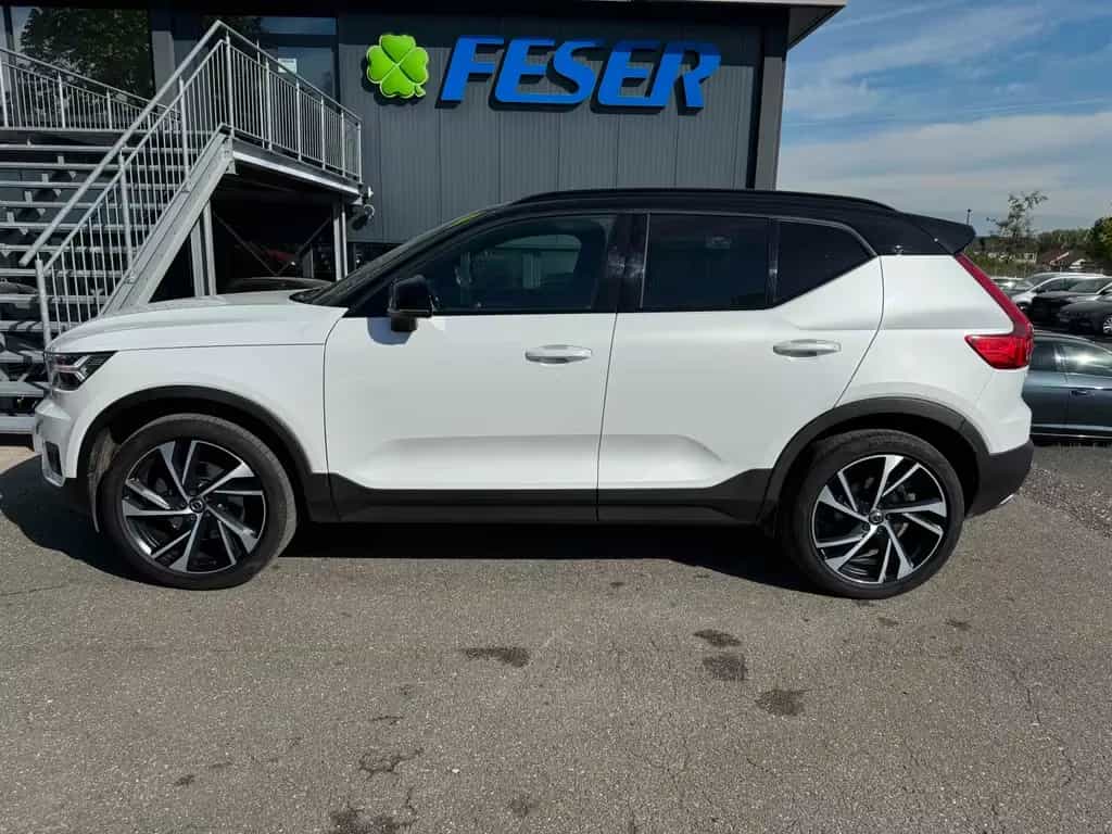 Volvo XC40 2.0 AWD R-Design AHK LED KLIMA PDC KESSY 05/2018-photo-3