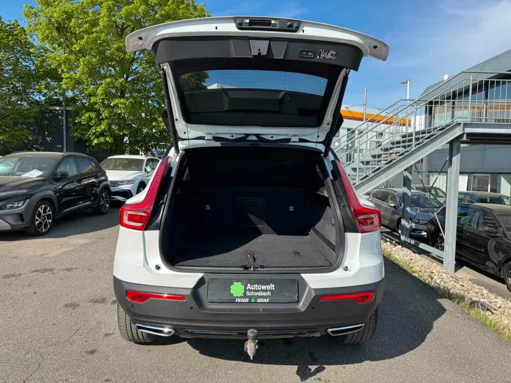 Volvo XC40 2.0 AWD R-Design AHK LED KLIMA PDC KESSY 05/2018-photo-8