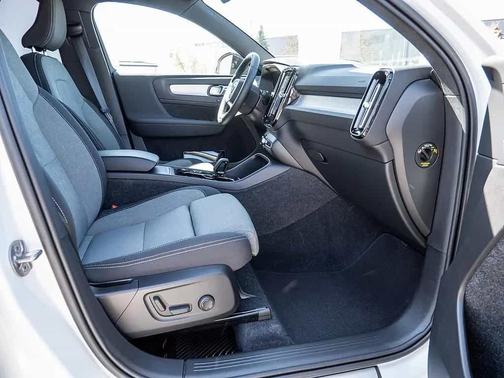 Volvo XC40 B3° Plus Dark 2WD 02/2023-photo-2