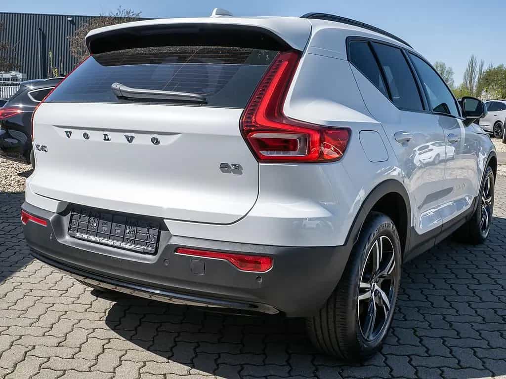 Volvo XC40 B3° Plus Dark 2WD 02/2023-photo-3