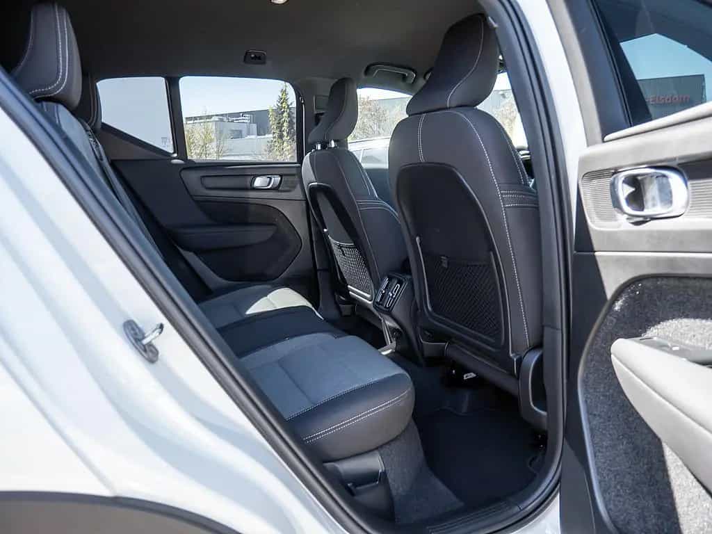 Volvo XC40 B3° Plus Dark 2WD 02/2023-photo-4