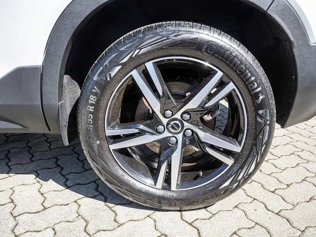 Volvo XC40 B3° Plus Dark 2WD 02/2023-photo-8