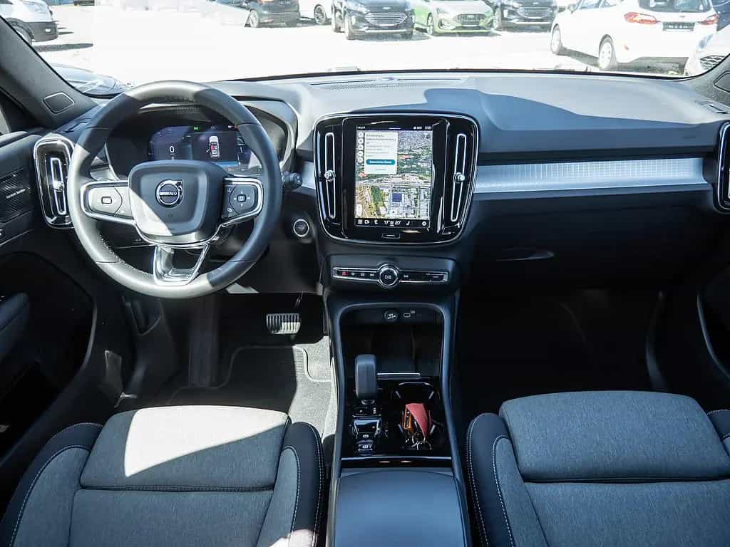 Volvo XC40 B3° Plus Dark 2WD 02/2023-photo-9