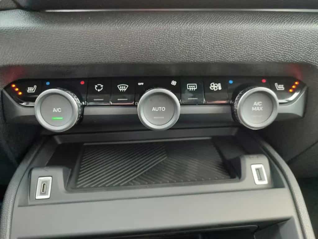 Citroën C4 Benziner 130 PLUS +Winter-Paket+ 10/2025-photo-18