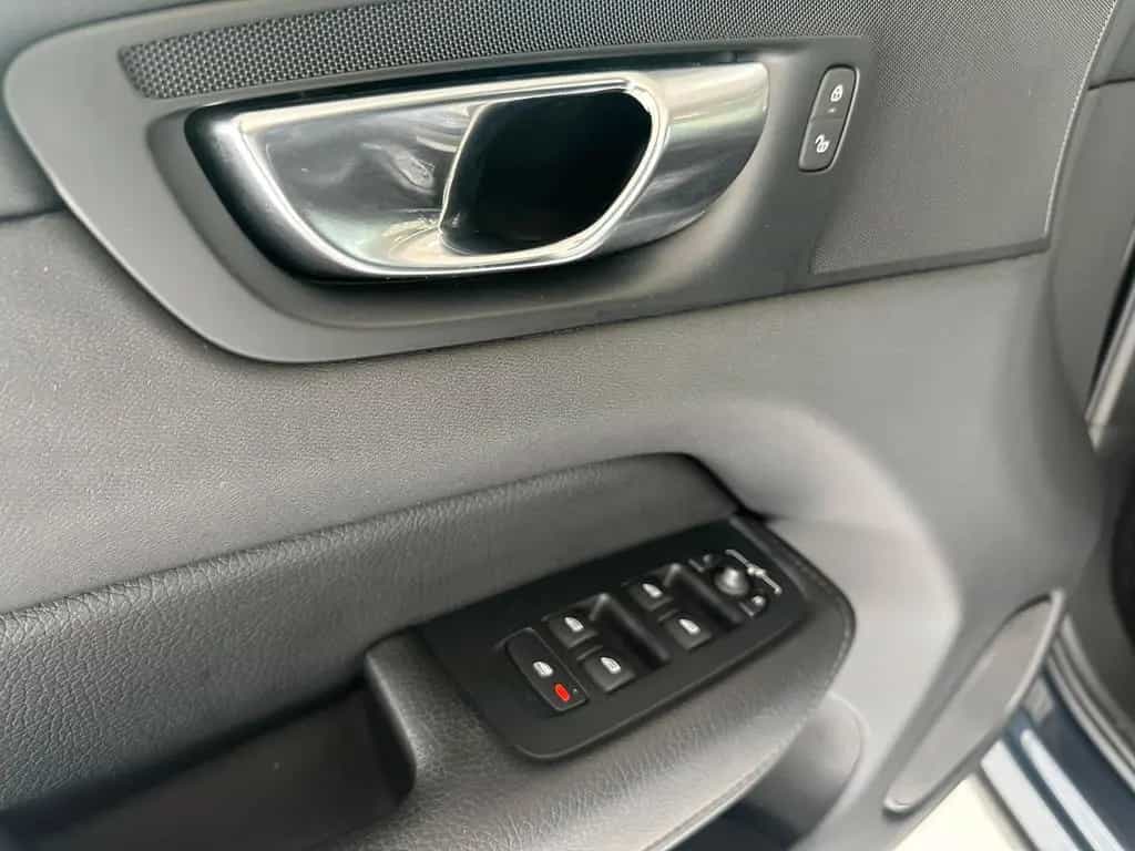 Volvo XC60 Momentum Pro*SHZ*LKA*Keyless*DAB*PDC*Kamera 02/2022-photo-19