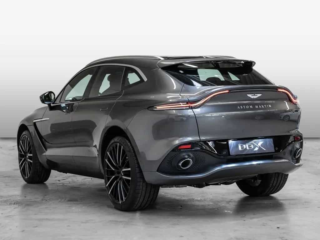 Aston Martin DBX Magnetic Silver Onyx Black 03/2024-photo-1