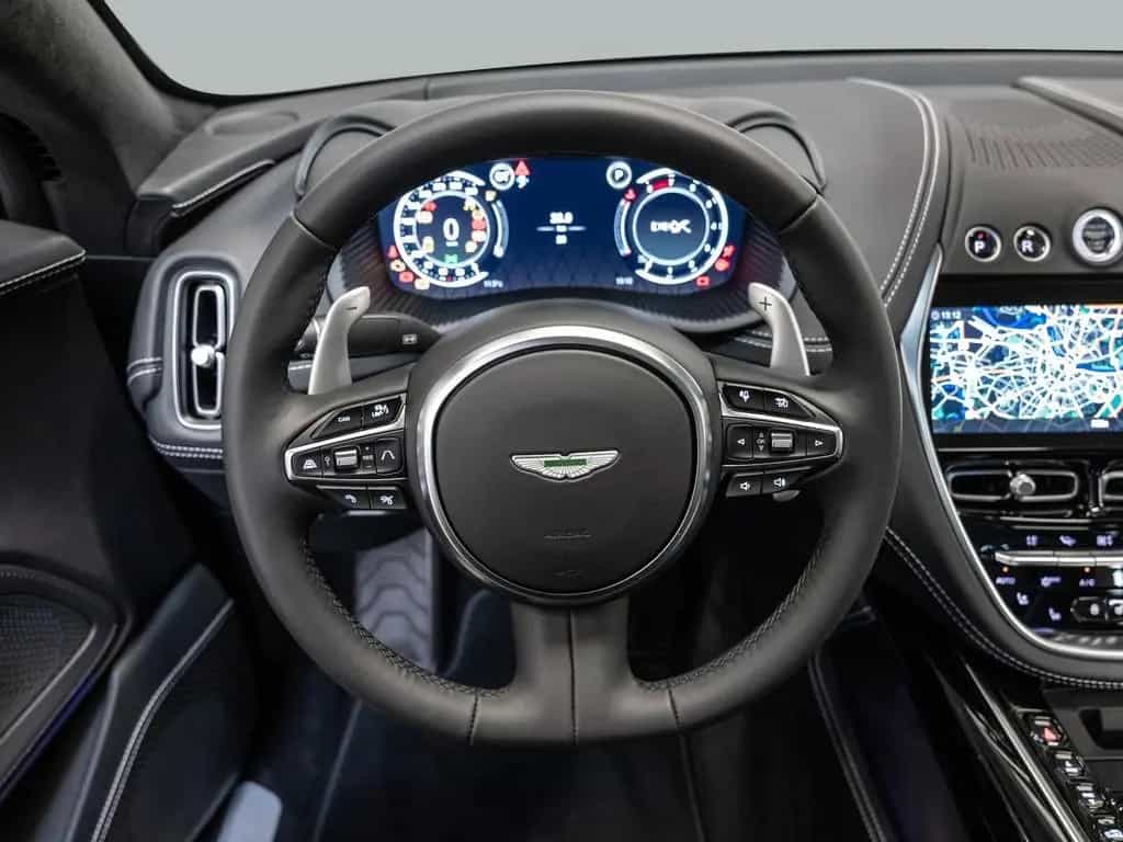 Aston Martin DBX Magnetic Silver Onyx Black 03/2024-photo-10