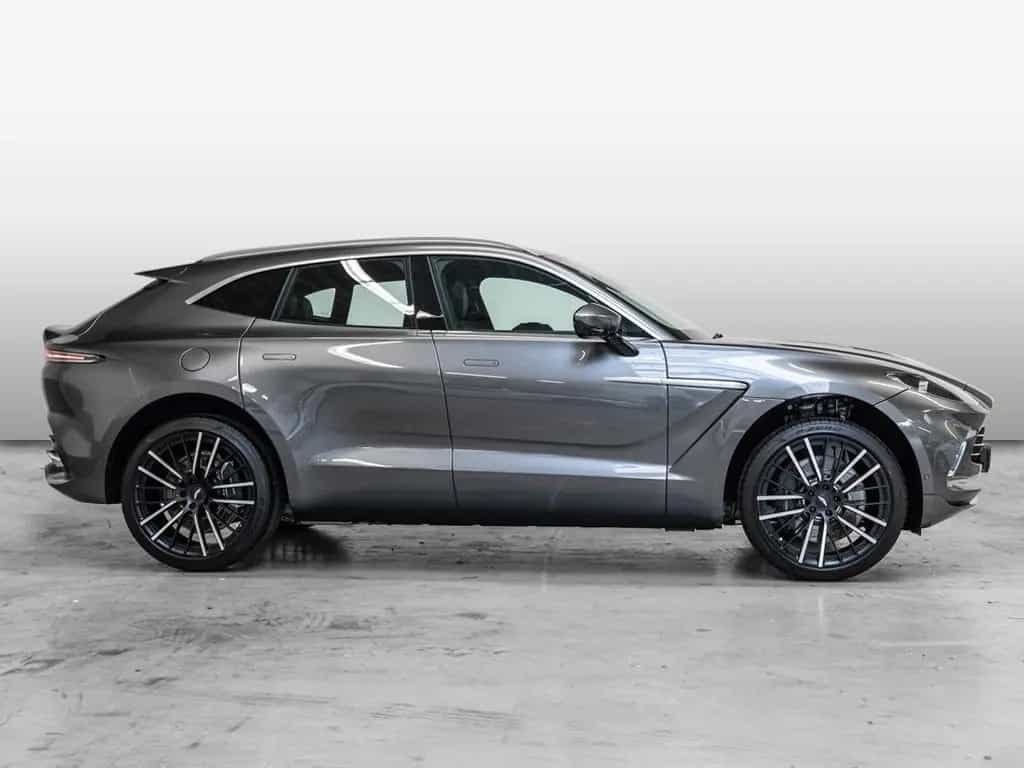 Aston Martin DBX Magnetic Silver Onyx Black 03/2024-photo-13