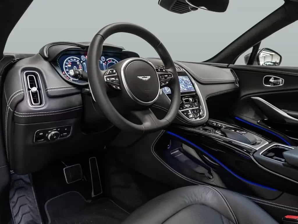 Aston Martin DBX Magnetic Silver Onyx Black 03/2024-photo-2