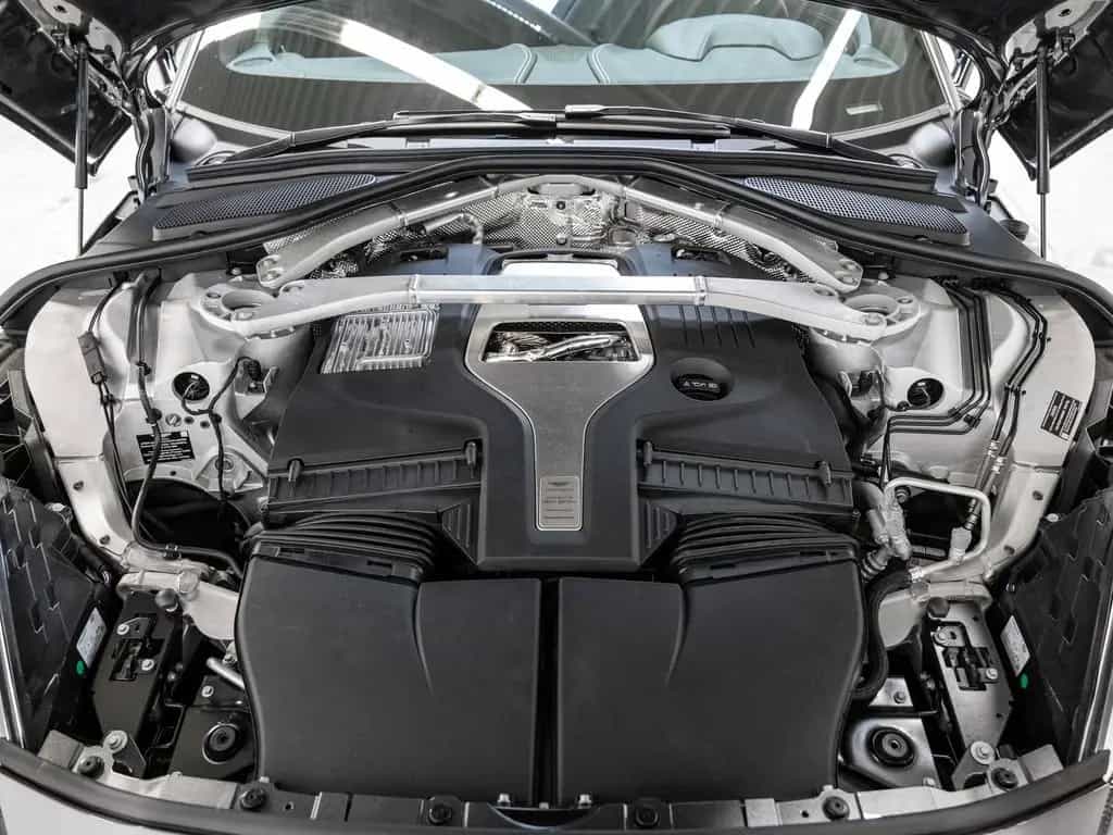 Aston Martin DBX Magnetic Silver Onyx Black 03/2024-photo-21