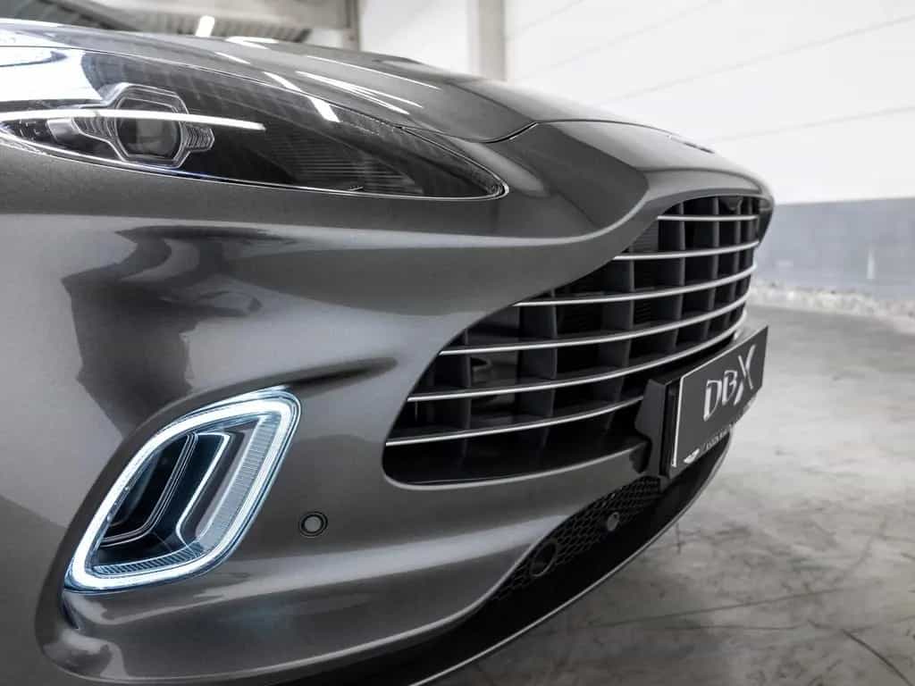 Aston Martin DBX Magnetic Silver Onyx Black 03/2024-photo-23