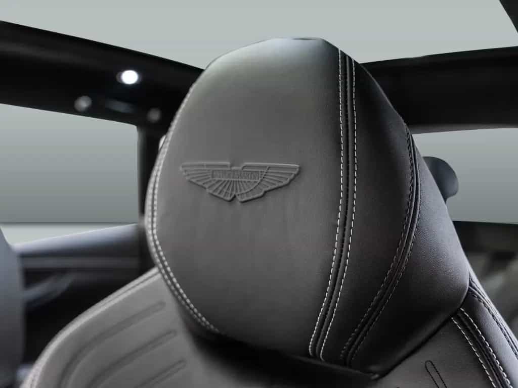 Aston Martin DBX Magnetic Silver Onyx Black 03/2024-photo-4