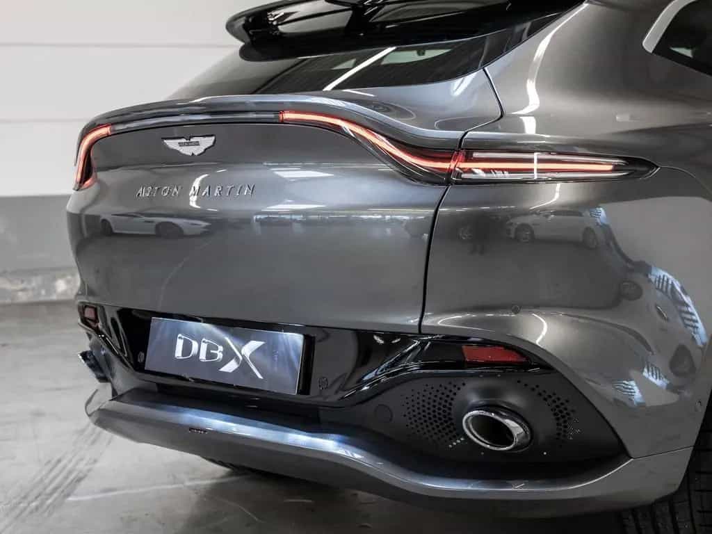 Aston Martin DBX Magnetic Silver Onyx Black 03/2024-photo-7