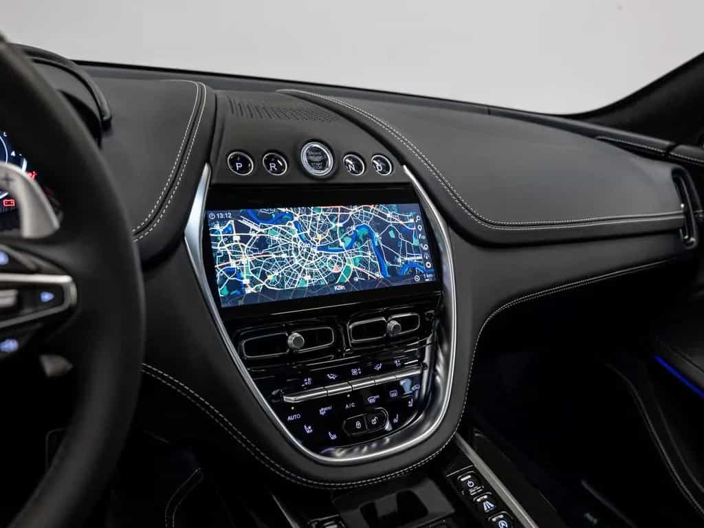 Aston Martin DBX Magnetic Silver Onyx Black 03/2024-photo-9