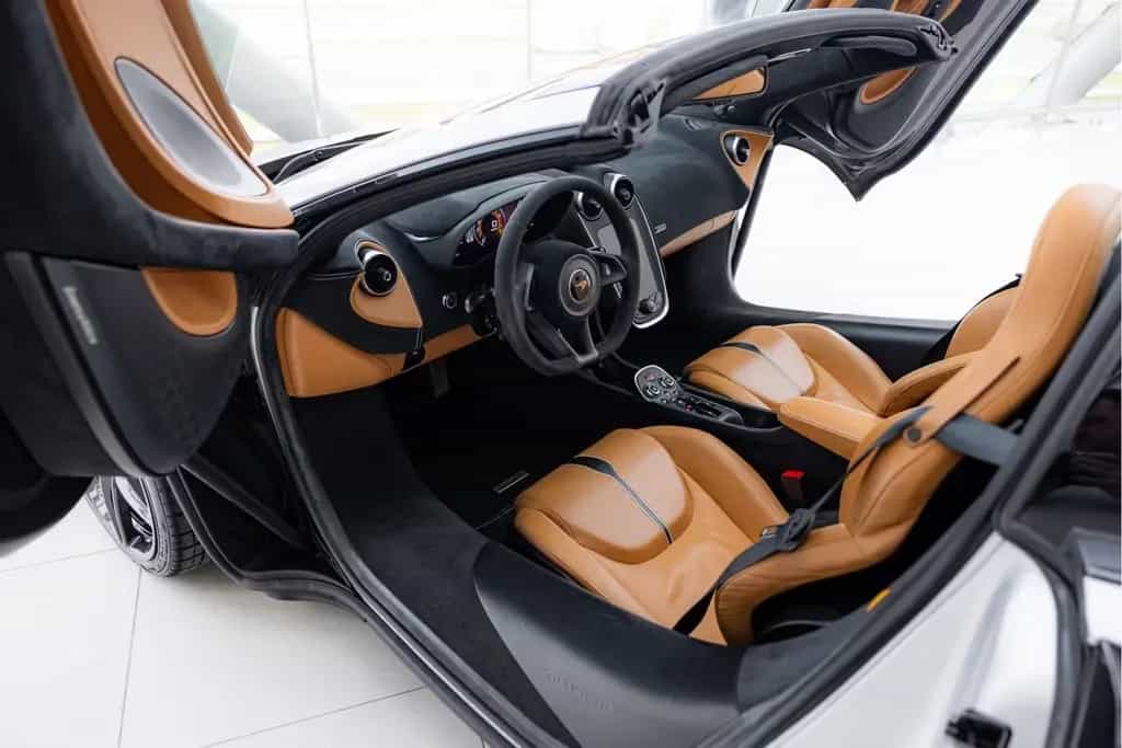 McLaren 570S Spider 3.8 V8 | MSO High Downforce Kit | Sa 04/2018-photo-2