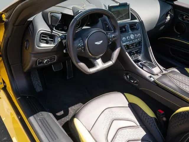 Aston Martin DBS Volante Frosted Glass Yellow Carbon 09/2022-photo-10