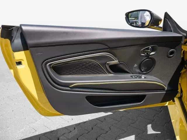 Aston Martin DBS Volante Frosted Glass Yellow Carbon 09/2022-photo-11