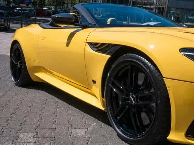 Aston Martin DBS Volante Frosted Glass Yellow Carbon 09/2022-photo-27