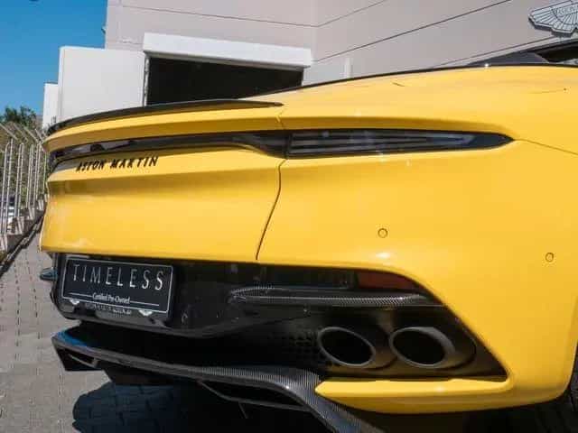 Aston Martin DBS Volante Frosted Glass Yellow Carbon 09/2022-photo-29