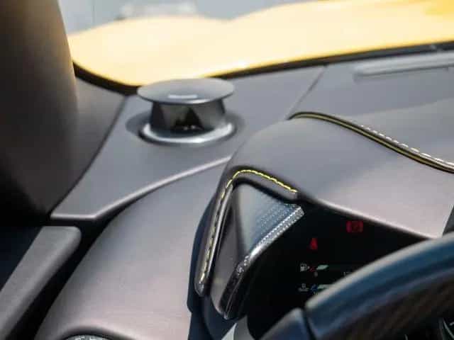 Aston Martin DBS Volante Frosted Glass Yellow Carbon 09/2022-photo-30