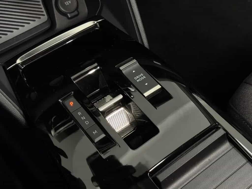 Citroën C4 Lim. Shine*Kamera*Carplay*Panoschiebedach*ACC 02/2024-photo-28