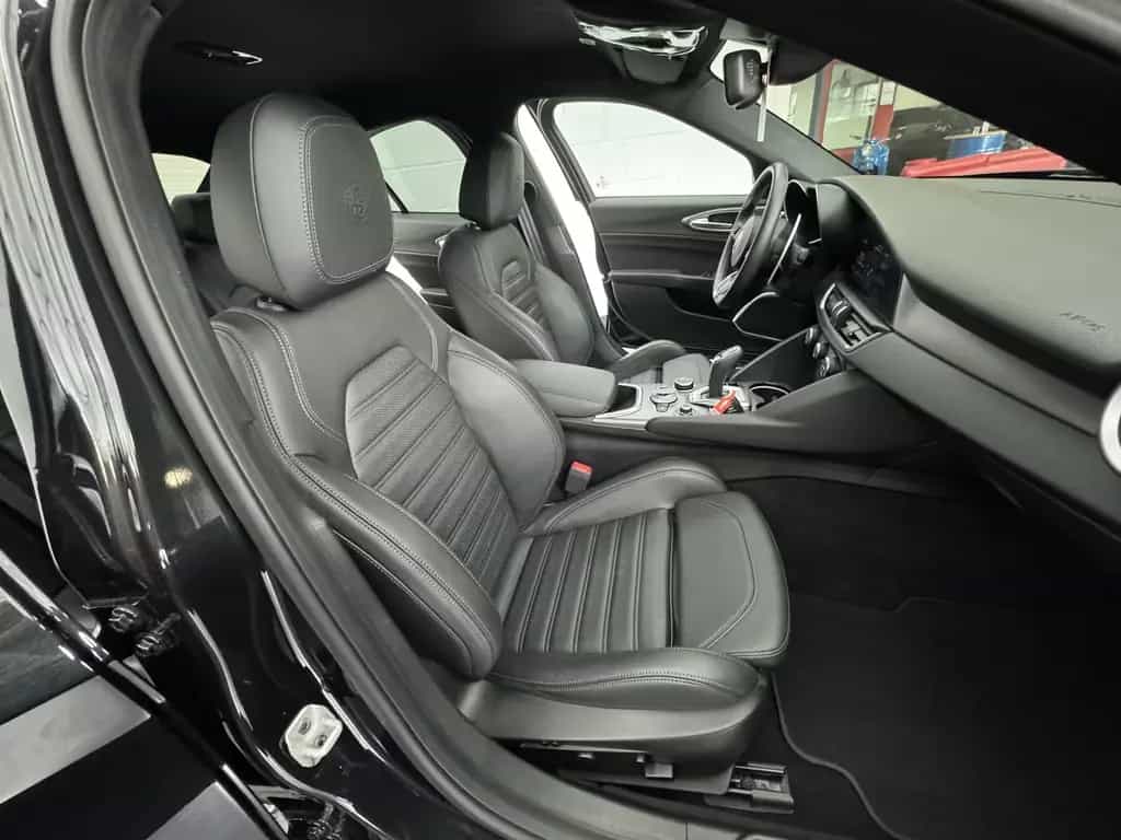 Alfa Romeo Giulia 2.0 Turbo Veloce Q4 1.Hand Carplay Xenon 06/2022-photo-16