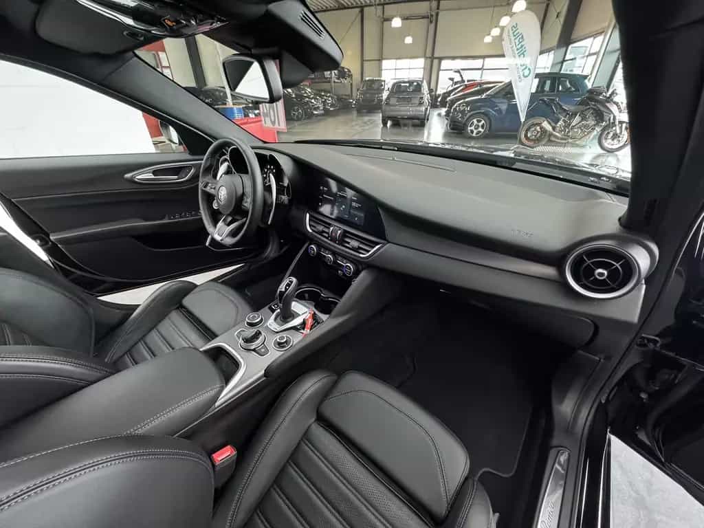 Alfa Romeo Giulia 2.0 Turbo Veloce Q4 1.Hand Carplay Xenon 06/2022-photo-17