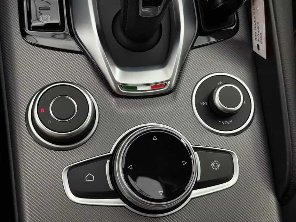Alfa Romeo Giulia 2.0 Turbo Veloce Q4 1.Hand Carplay Xenon 06/2022-photo-31