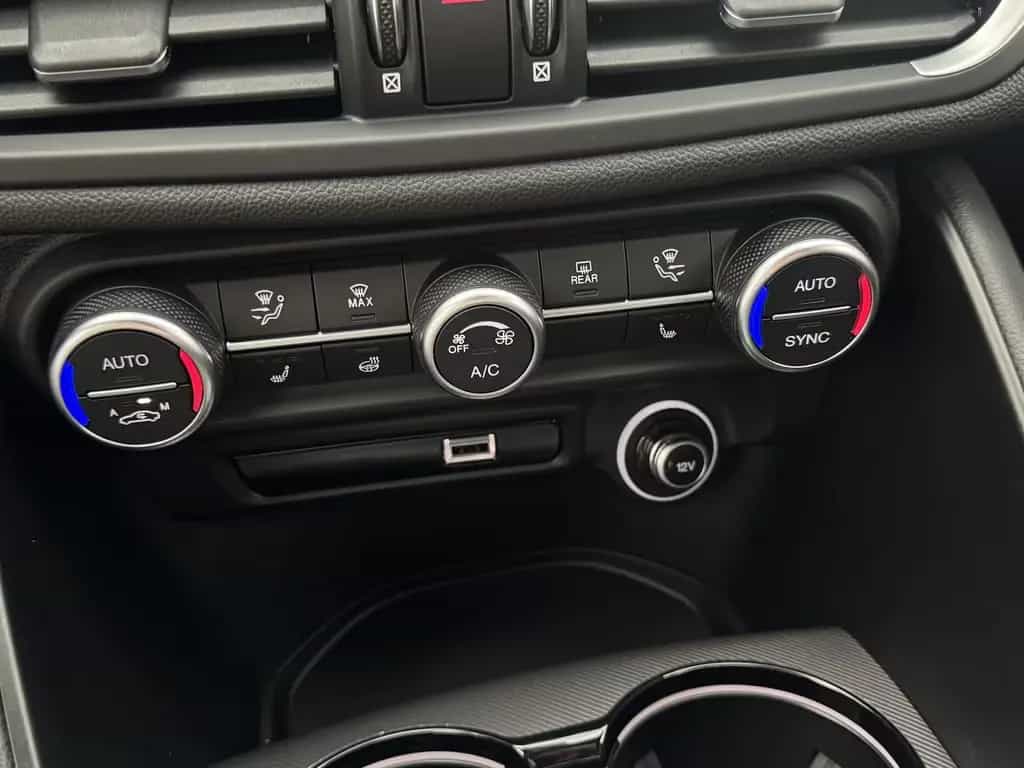 Alfa Romeo Giulia 2.0 Turbo Veloce Q4 1.Hand Carplay Xenon 06/2022-photo-32