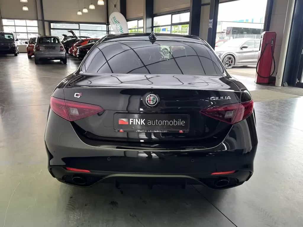 Alfa Romeo Giulia 2.0 Turbo Veloce Q4 1.Hand Carplay Xenon 06/2022-photo-9