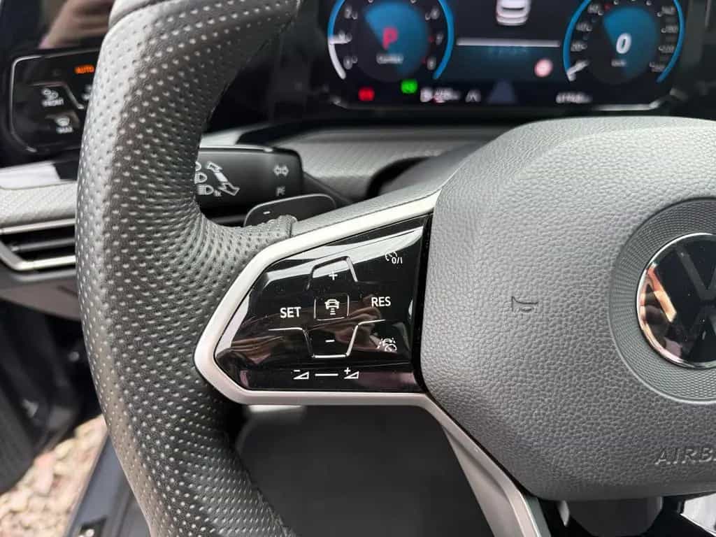Volkswagen Golf VIII 1.5 eTSI DSG Navi,Rückfahrkam.,Sitzhei 01/2021-photo-17