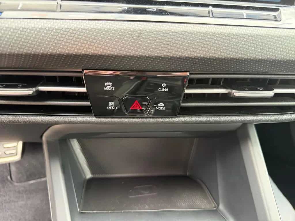 Volkswagen Golf VIII 1.5 eTSI DSG Navi,Rückfahrkam.,Sitzhei 01/2021-photo-28