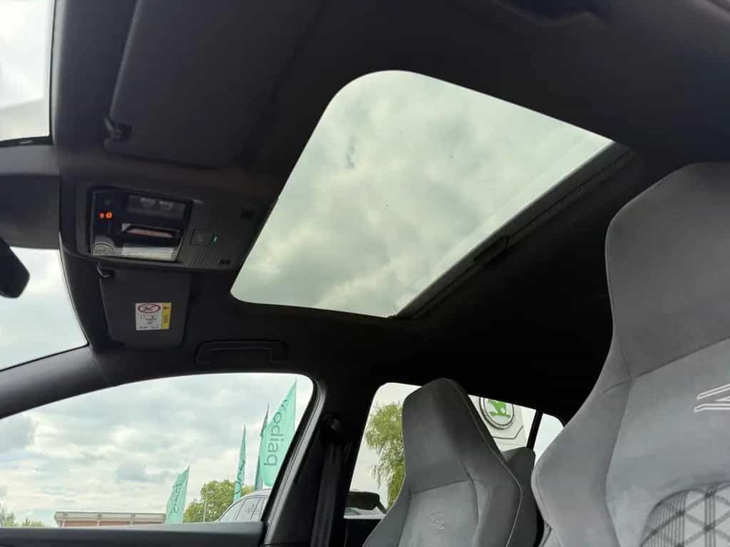Volkswagen Golf VIII 1.5 eTSI DSG Navi,Rückfahrkam.,Sitzhei 01/2021-photo-29