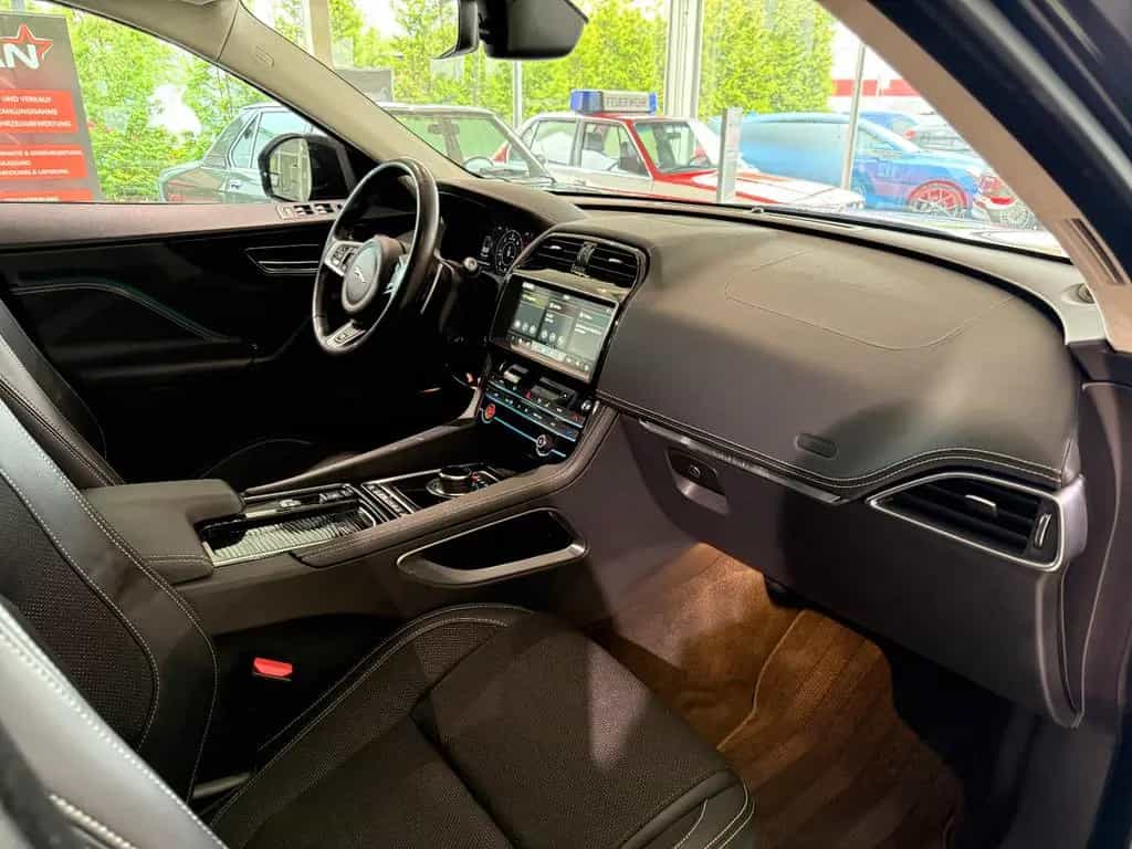 Jaguar F-Pace R-Sport AWD XENON LED SHZ PDC APP 08/2019-photo-12