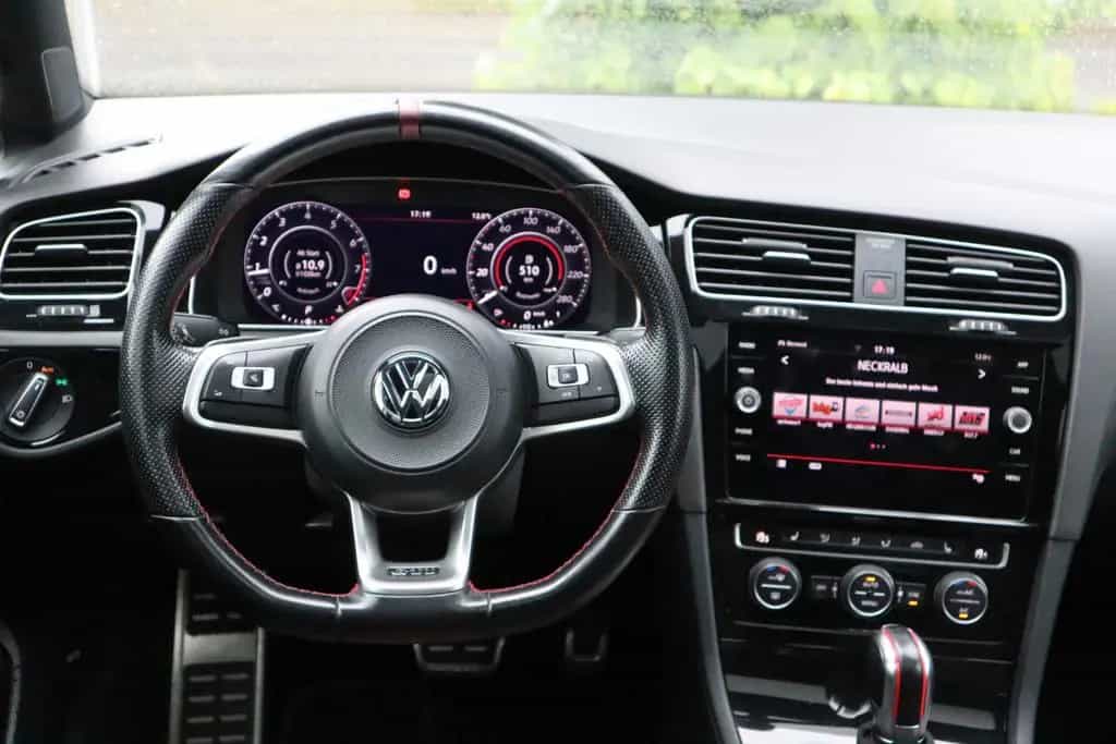 Volkswagen Golf VII GTI TCR*AKRAPOVIC*PANODACH*CARPLAY* 10/2019-photo-11